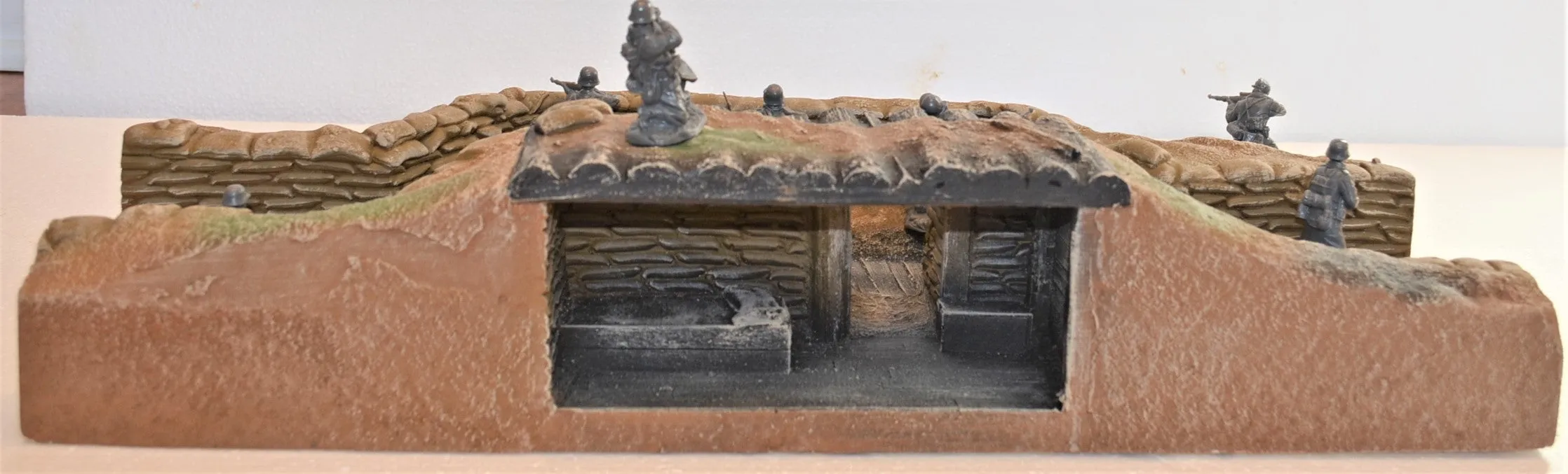 Atherton Scenics Painted WWII WWI Trench Center Interior Command Bunker